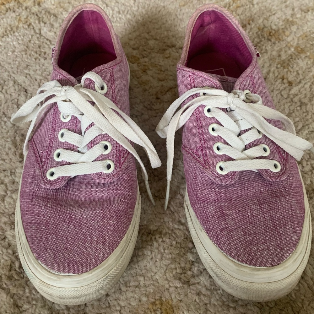 Women’s Low Top Vans Canvas Lace up in lavender